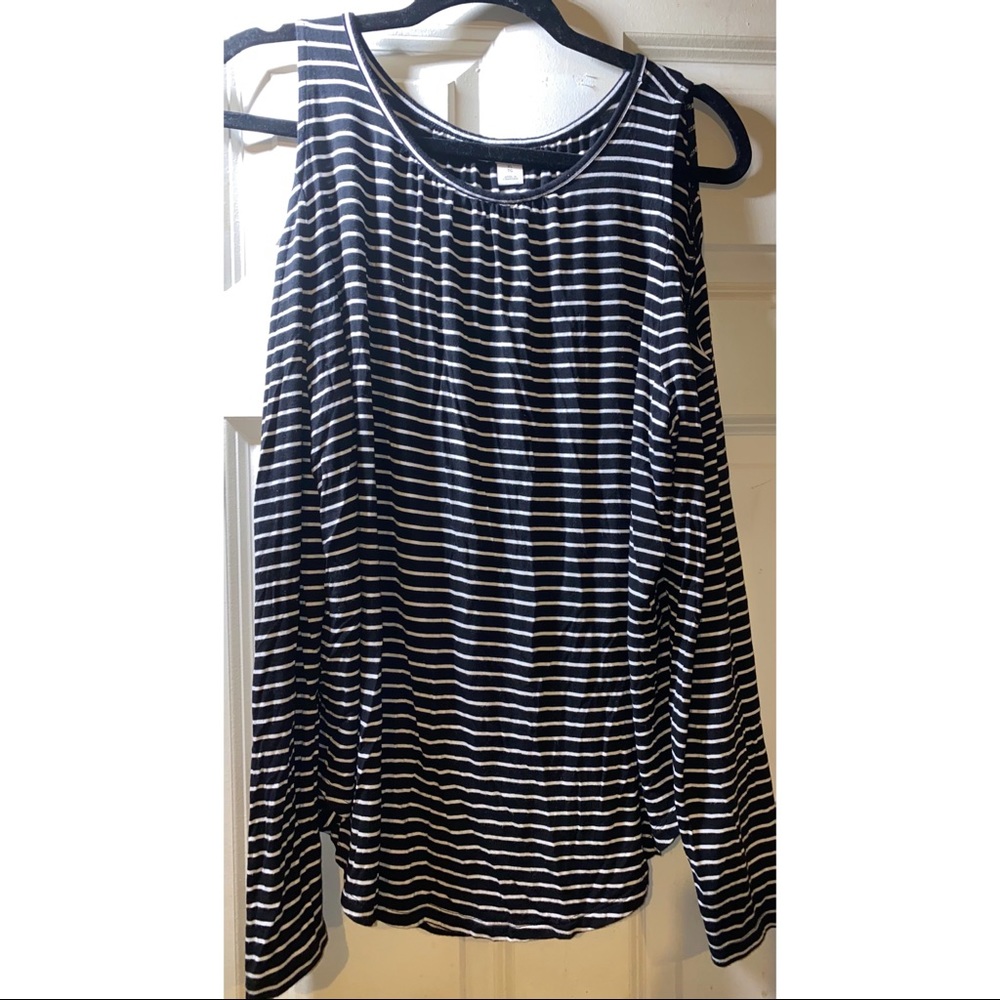 ✨Old Navy Cold Shoulder Long Sleeve Shirt!✨